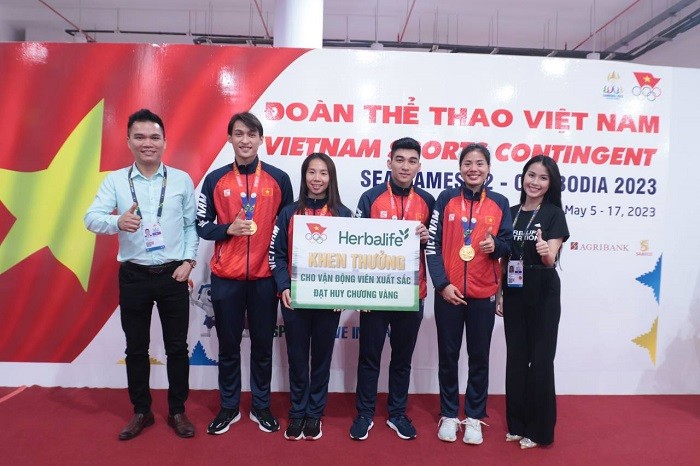 doi-tuyen-dien-kinh-hcv-noi-dung-tiep-suc-4x400m-hon-hop-1683627939.jpg