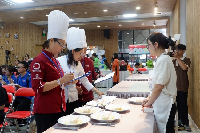 nghe-banh-cham-thi-17916178548202145332160-1791642697.jpg