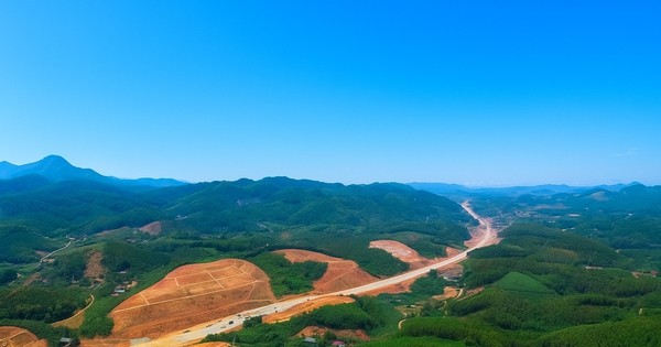 Gần 200 mũi thi công, hơn 1.600 công nhân và 1.400 máy móc đẩy nhanh tiến độ, quyết hoàn thành cao tốc 105km theo chỉ đạo của Thủ tướng