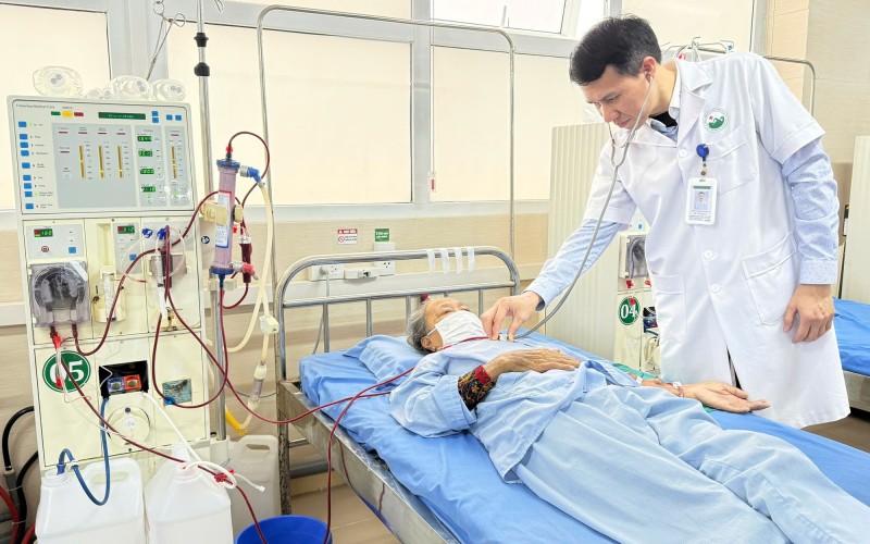 Bệnh viện sáng đèn xuyên Tết, vì sức khỏe người dân