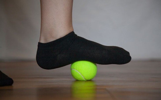 Vì sao bóng tennis lại được ví là thuốc giảm đau tự nhiên?