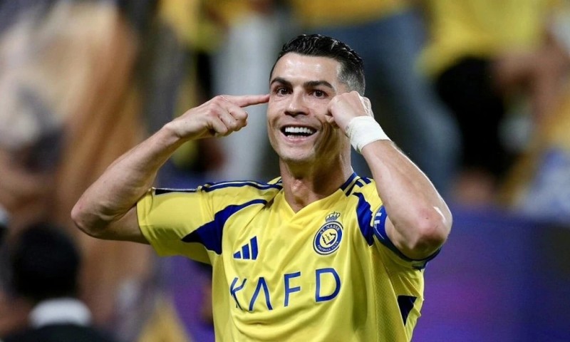 Ronaldo kiếm tiền nhiều nhất giới thể thao năm thứ 4 liên tiếp