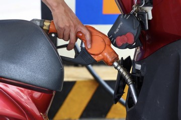 Giá xăng dầu hôm nay 3/6: Dầu thế giới tiếp đà tăng, trong nước sắp điều chỉnh