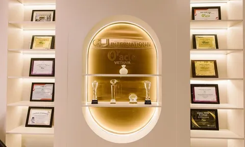 Lễ ký kết chuyển giao 10 siêu phẩm làm đẹp từ Oracle Medical Group.