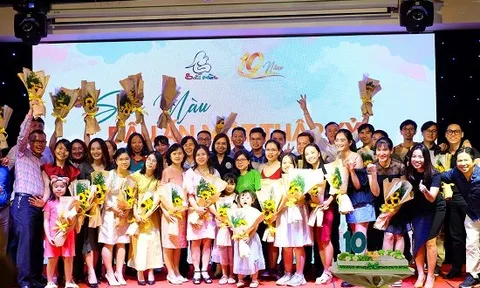 Tổ chức Xã hội Sắc Màu "Dấu ấn một thập kỉ - Vì cuộc sống tố đẹp hơn" cho trẻ em nghèo hiếu học