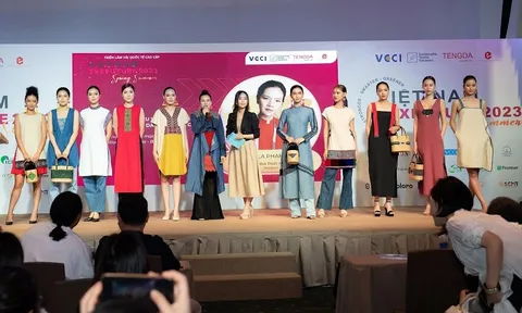 Triển lãm quốc tế vải cao cấp – Texfuture Việt Nam Xuân Hè 2023 thu hút khách tham quan đến giờ cuối cùng