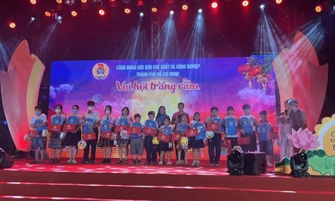 Công đoàn các Khu chế xuất và Công nghiệp TP. HCM tổ chức chương trình "Vui hội trăng rằm - Khen thưởng học sinh giỏi năm 2023"