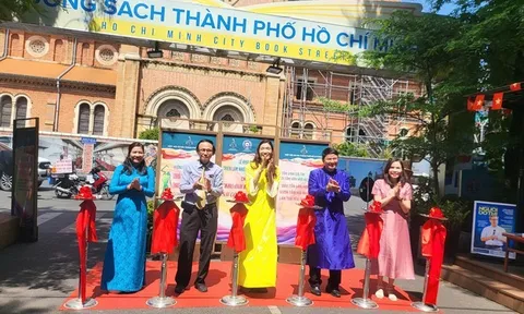 Khai mạc Ngày hội Văn hóa áo dài TP Hồ Chí Minh 2025 với chủ đề “Áo dài tri ân” tại đường sách Nguyễn Văn Bình
