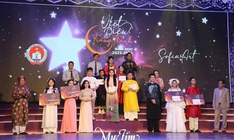 Học sinh TPHCM biểu diễn dân ca, nhạc cổ truyền tại Cuộc thi “Việt Điệu Trăng Thanh năm học 2025 – 2026”