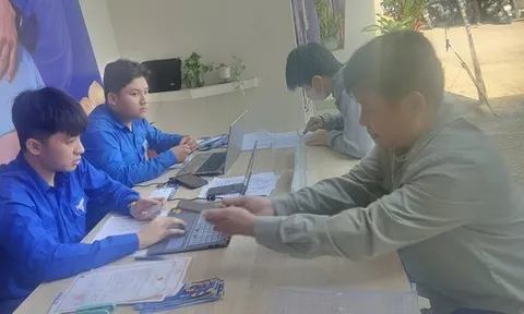 Trung ương Đoàn TNCS Hồ Chí Minh tổ chức trao tặng vé ô tô về quê đón Tết đến 4.230 người lao động, sinh viên có hoàn cảnh khó khăn