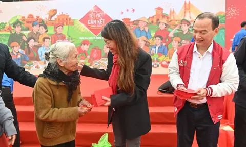 SABECO trao tặng 800 phần quà  cho các hộ gia đình có hoàn cảnh khó khăn tại Nghệ An với thông điệp “Chung Vị Tết Việt”