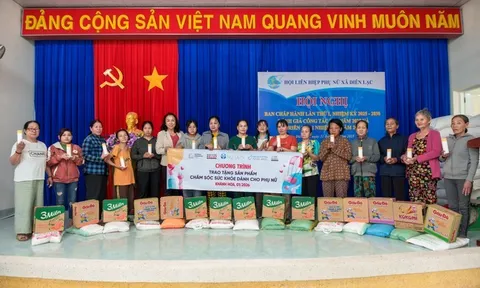 Nu Skin Việt Nam trao tặng 4.500 sản phẩm chăm sóc sức khỏe cho phụ nữ có hoàn cảnh khó khăn sau bão lũ