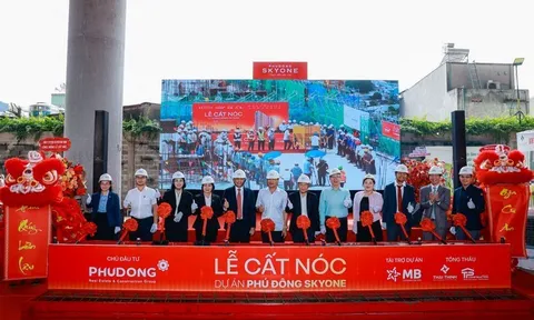 Phú Đông SkyOne chính thức cất nóc, hoàn thành sớm hơn tiến độ 3 tháng