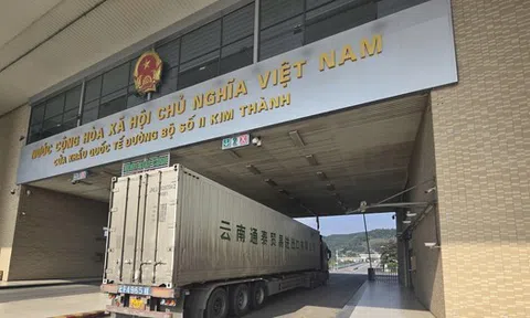 Lào Cai: 299 xe container qua cửa khẩu Kim Thành trong ngày đầu năm 2025