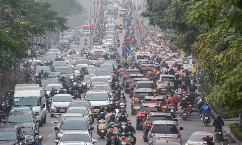 Giao thông Hà Nội tắc “không lối thoát” cả ngoài giờ cao điểm, Sở GTVT Hà Nội lý giải ra sao?