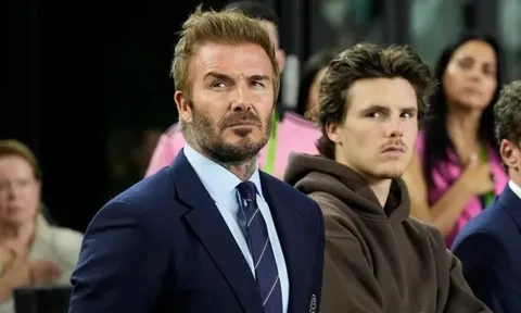 David Beckham phá vỡ sự im lặng sau cái chết của huyền thoại Denis Law