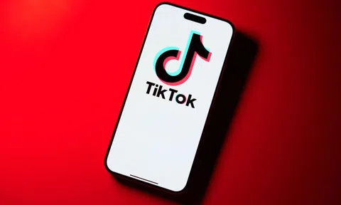 iPhone cài sẵn TikTok trở thành "hàng độc", có người rao bán tới 50.000 USD