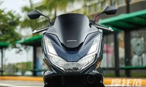 Xe ga trên hạng Air Blade của Honda về đại lý: "Ăn" 2,1L/100km, nâng cấp loạt trang bị