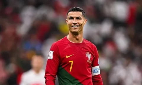 HLV của Đan Mạch ngưỡng mộ Ronaldo hơn Messi