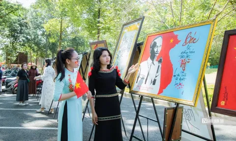 Chung một non sông trong từng nét mực