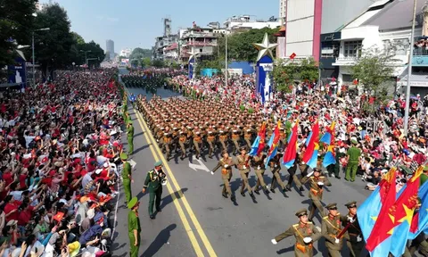 Chùm ảnh: Lan tỏa cảm xúc tự hào, thiêng liêng trong từng nhịp bước diễu binh