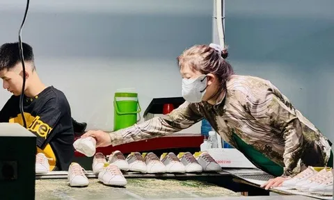 Công nhân băn khoăn 1 năm không được nghỉ phép 2 ngày liên tục