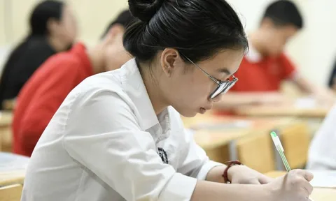 Công bố đồng thời kết quả thi và điểm chuẩn lớp 10 có làm khó trường tư?