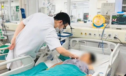 Sốc nhiễm khuẩn nặng sau khi tiêm khớp vai tại phòng khám tư