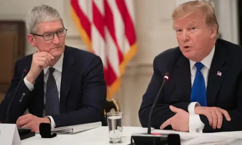 Tim Cook 'đùa kém vui', ông Trump đã căng: 'Anh nói đến đây với 500 tỷ USD, giờ lại xây dựng khắp Ấn Độ, tôi không muốn điều đó'