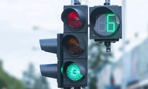 Quy định về đèn xanh, đèn đỏ, đèn vàng, người vi phạm có thể bị phạt tới 22 triệu đồng, trừ đến 10 điểm giấy phép lái xe