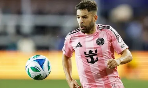 Jordi Alba sẽ tiếp tục sát cánh cùng Messi