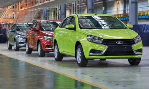 Cả lô xe Nga, chiếc đắt nhất chỉ từ 390 triệu: "Nếu bền với ăn xăng ít thì chạy đầy đường"