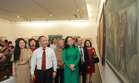 Khai mạc triển lãm chuyên đề 'Hồ Chí Minh trong nghệ thuật tạo hình'