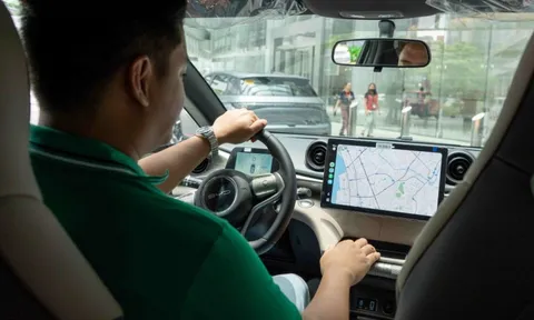 Cái bắt tay giữa Grab và hãng xe điện số 1 thế giới: Cam kết thu nhập 25 triệu đồng/kỳ cho tài xế