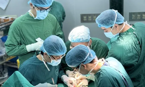 Bị chẩn đoán nhầm suốt 9 năm, cô gái suýt mất đôi tay vì bệnh ung thư hiếm gặp