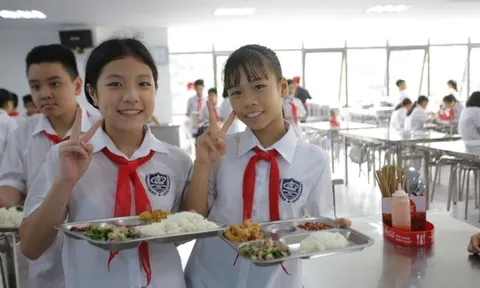Thành phố Hà Nội đang nghiên cứu miễn phí ăn trưa cho học sinh