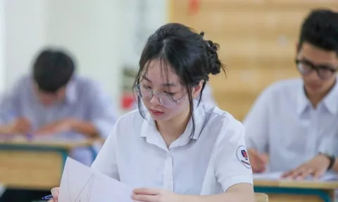 Sáng nay, gần 103.000 thí sinh Hà Nội dự thi vào lớp 10