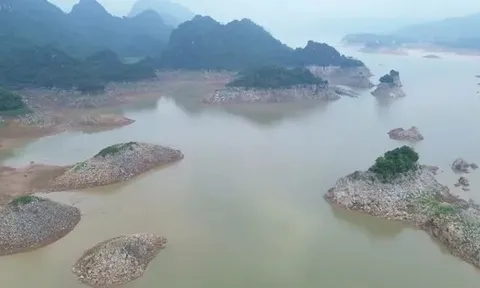 Công ty thủy điện Hòa Bình nói gì về lòng hồ cạn kỷ lục?