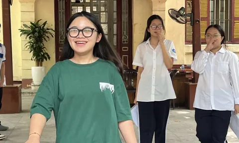 Đề chuyên Ngữ văn lớp 10 Hà Nội yêu cầu thí sinh viết về 'ánh sáng bên trong mỗi người'