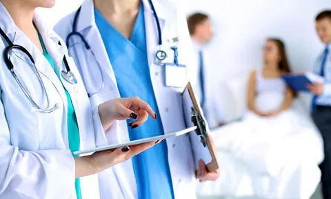 Hộ lý có được chuyển lên Bác sĩ hạng III?
