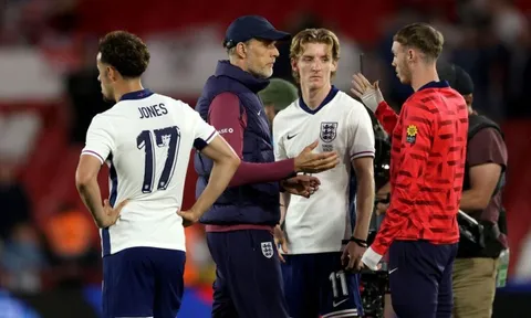 HLV Thomas Tuchel lên tiếng đầy ẩn ý sau khi bị CĐV Anh la ó