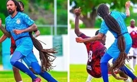 Kỳ lạ: Cầu thủ đá vòng loại World Cup với bộ tóc dài tới gần… gót chân