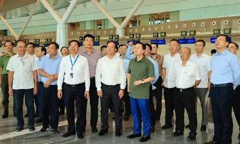 Phó Thủ tướng đến thị sát, ACV báo cáo gì về hiện tượng thấm, rò nước mưa tại Nhà ga T3 Tân Sơn Nhất?