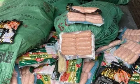 800 gói xúc xích lậu suýt bị tuồn ra thị trường