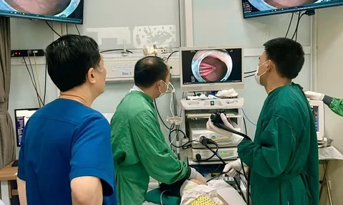 Bé 21 tháng tuổi nuốt kẹp tóc vào bụng, lời cảnh báo với các phụ huynh