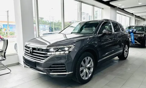 VW Touareg giảm giá kỷ lục hơn 330 triệu, xuống 2,3 tỷ đồng tại đại lý, đấu RX, Q7 trong khi chờ bản mới ra mắt