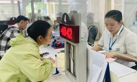 Chủ tịch UBND TP HCM: Không để người dân chờ quá 20 phút để nộp hồ sơ