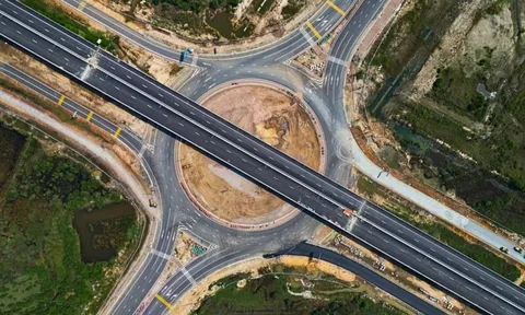 Thông xe gần 30km nối Long An với cảng Hiệp Phước và sân bay Long Thành, nhà đầu tư bắt đầu gom đất