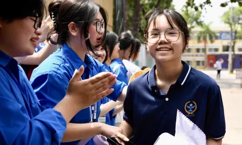 Lo chấm Ngữ văn cảm tính, vênh điểm, Giám đốc Sở GD&ĐT Hà Nội trấn an thế nào?
