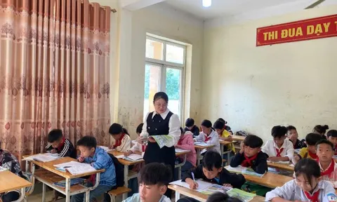 Giáo viên Mường Lát được tiếp nhận hồ sơ xét thăng hạng sau bao năm chờ đợi